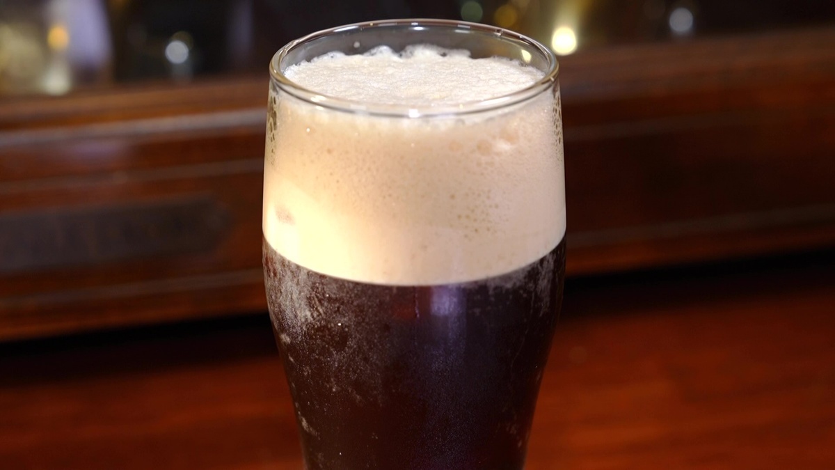 まるで黒ビールの泡で満たされたかのようなコーヒー