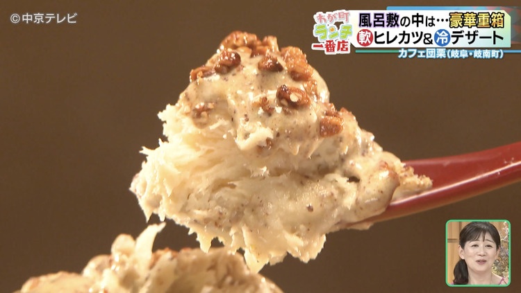 スプーンでかき氷をすくった写真